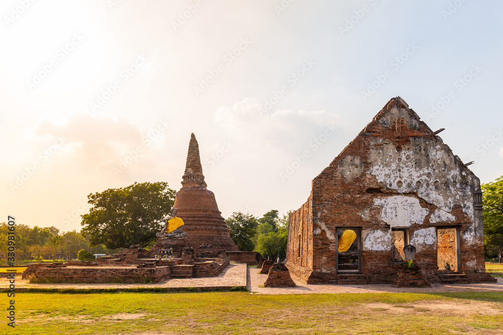 Landscape of Wat Lokayasutharam Temple in Buddhist temple Is a temple built in ancient times at Ayutthaya near Bangkok. Thailand