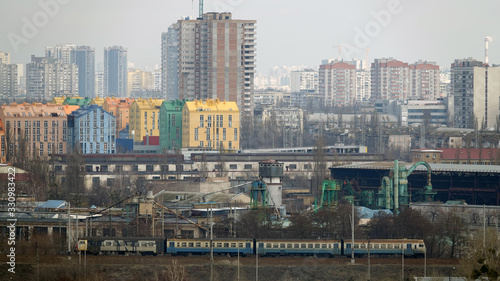 The train rides around the city