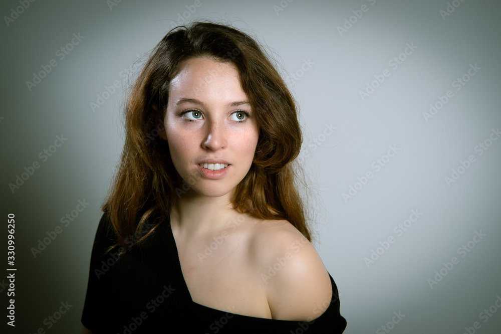 Makeup trend to make seductive and feminine eyes and lips for young women and girls Makeup trend to make seductive and feminine eyes and lips for young women and girls