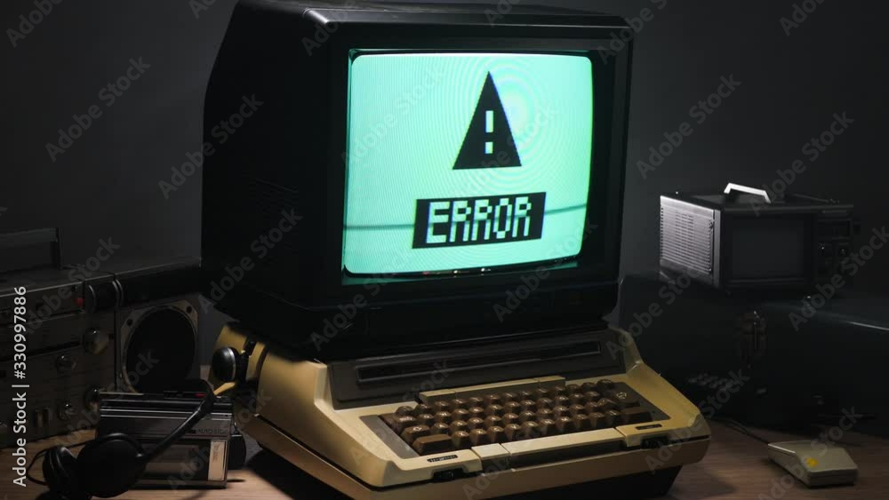 Stockvideon Vintage computer setup from the 70s 80s with error message ...