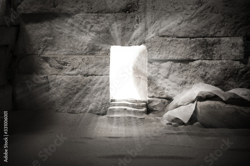 Quadro em tela Empty tomb while light shines from the outside