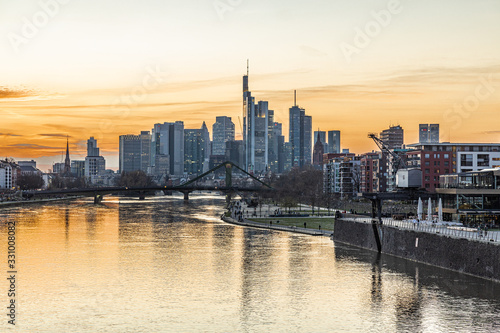 Frankfurt Skyline bei Sonnenuntergang  © Anita Gläßner