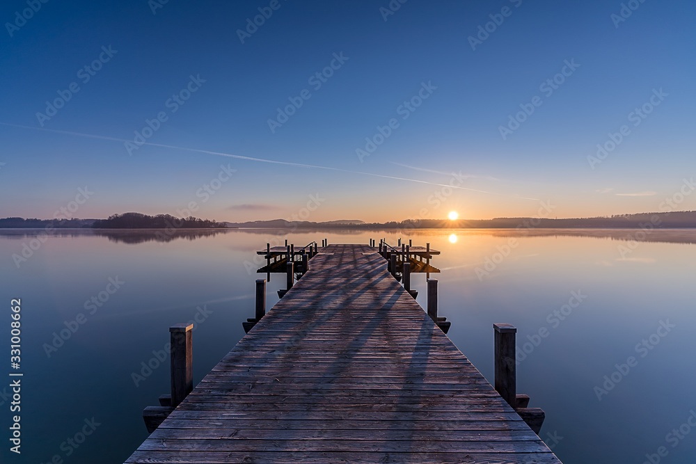 Obraz premium Sonnenaufgang am Wörthsee
