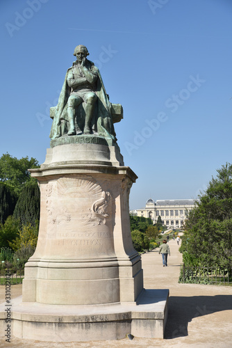 Statue de Lamarck à Paris, France