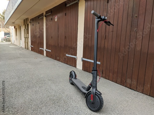 Xiaomi m365 pro, es2, es4, ninbot, Trottinette électrique location, nouveau transport urbain, ville provençale de Aix-en-Provence dans les Bouches du Rhône, PACA, France, Europe photo