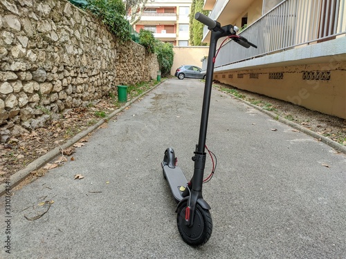 Xiaomi m365 pro, es2, es4, ninbot, Trottinette électrique location, nouveau transport urbain, ville provençale de Aix-en-Provence dans les Bouches du Rhône, PACA, France, Europe photo