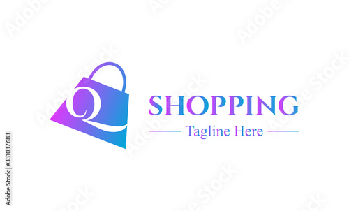 Abstract letter Q with on shopping bag. Abstract shopping logo. Online shop logo