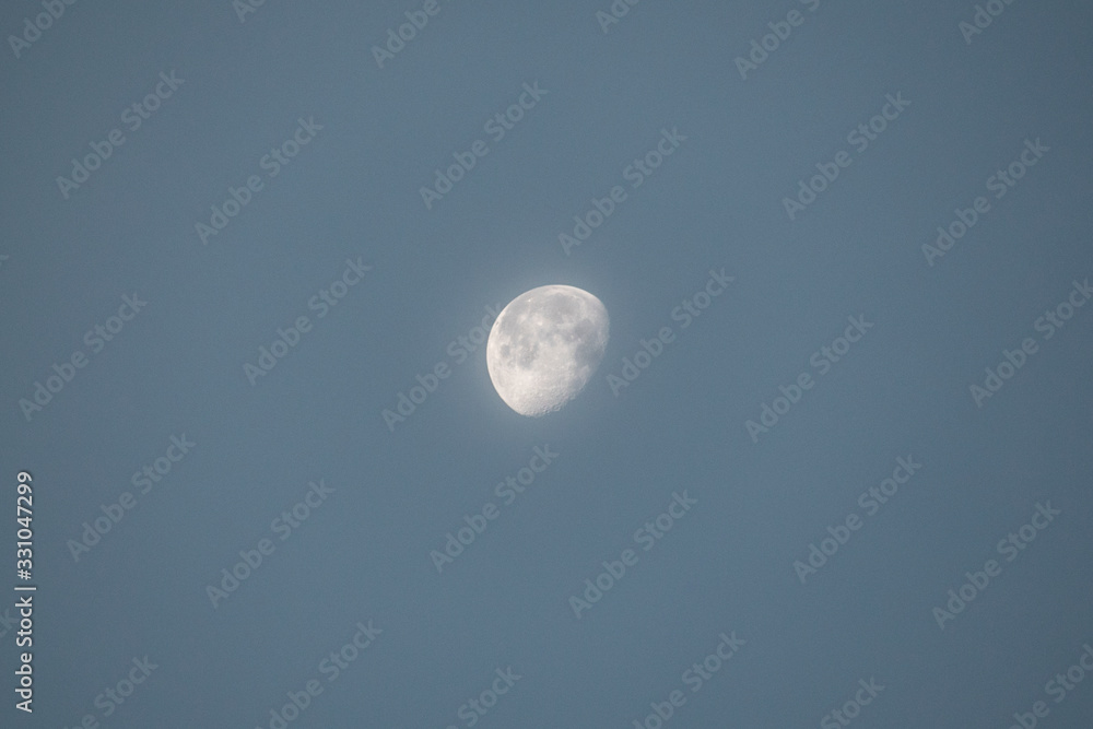 Luna al amanecer Luna al amanecer