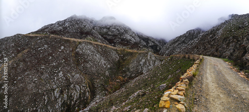 The Swartberg mountains (black mountain) pass leads from Oudtshoorn to Prince Albert at the edge of the Great Karoo