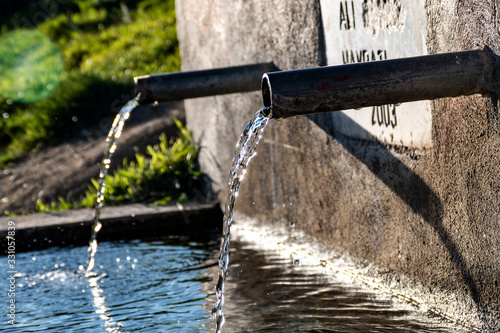 a double-lined fountain, natural water sources and fountain, various spring pictures,