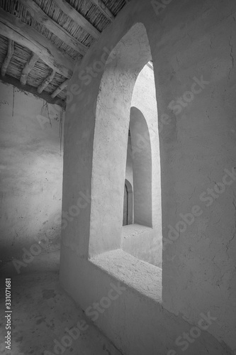 Schilderij op canvas High Key Black and White Photo of Abandoned Casbah, Morocco