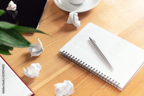 Quadro em tela Writer workplace with notepad and pen