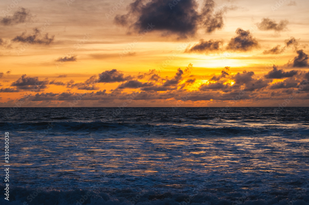 Obraz premium Magical dramatic sunset on a tropical beach.