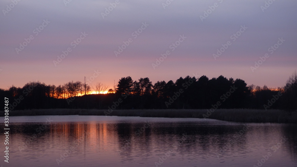 zachód słońca nad jeziorem (2020-03-15)