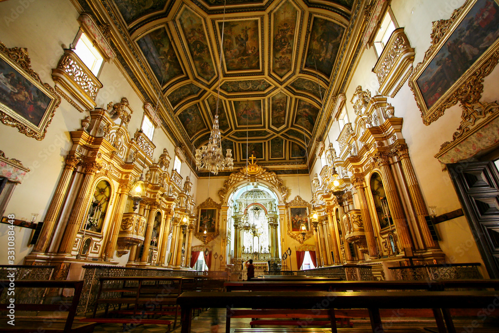 Fototapeta premium Interior de igreja dourada em Salvador
