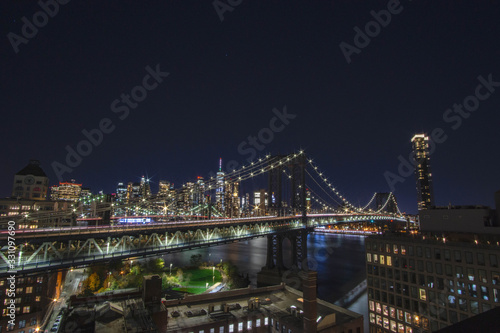 brooklyn bridge at night © Sarah