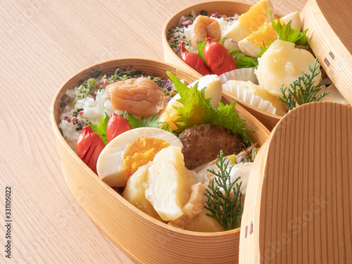 Fototapeta 曲げわっぱのヘルシーなお弁当 手作り