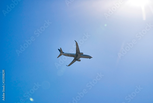 飛行機のイメージ 青空