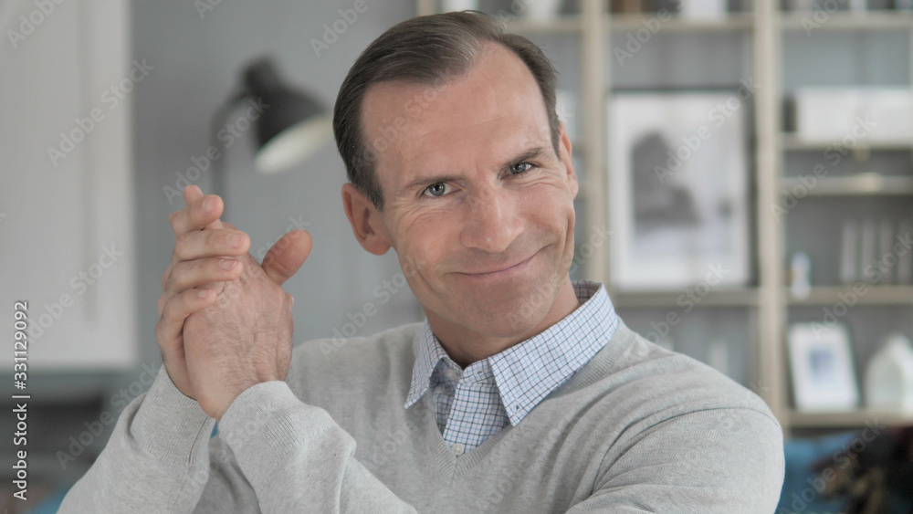 Obraz premium Applauding, Clapping Middle Aged Man