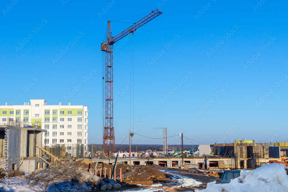 construction of a multi-storey residential building using the method of monolithic construction using a tower crane