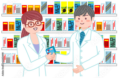 薬局の店員同士が話し合っている様子
