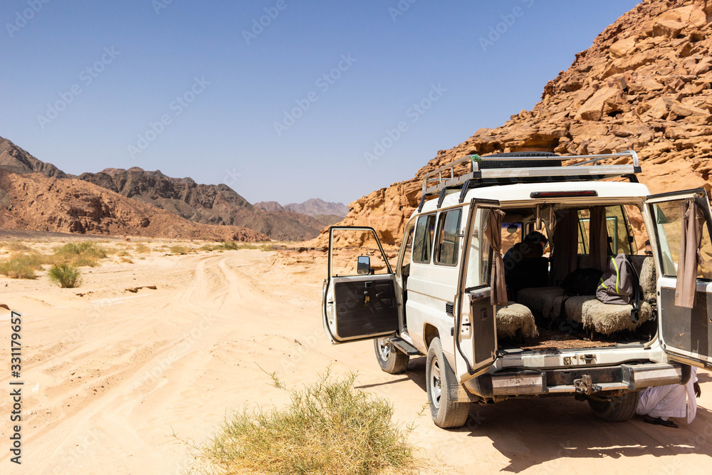 Jeep no deserto da peninsula do Sinai