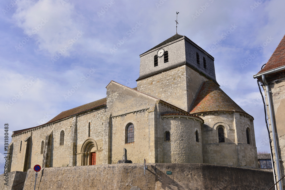 Eglise Saint-Martin de Besson (03210), département de l'Allier en région Auvergne-Rhône-Alpes, France