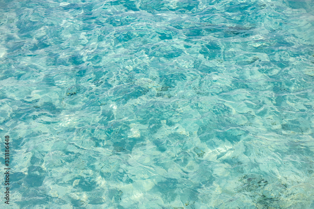 Obraz premium Beautiful tropical sea surface. Sunny hot summer ocean water environment.