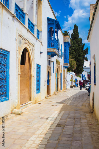 Streets, doors and buildings near center of Sidi Bou Said, famouse village with traditional tunisian architecture. Tunisia, North Africa © Blumesser