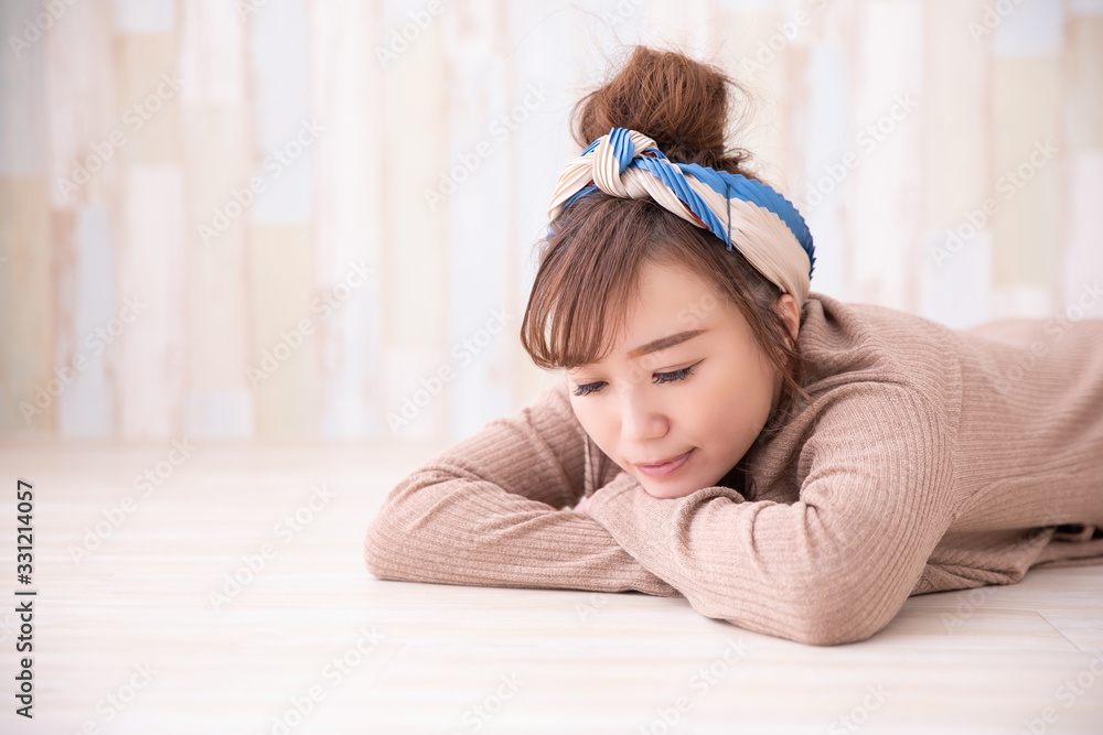 ルームウェアの女性