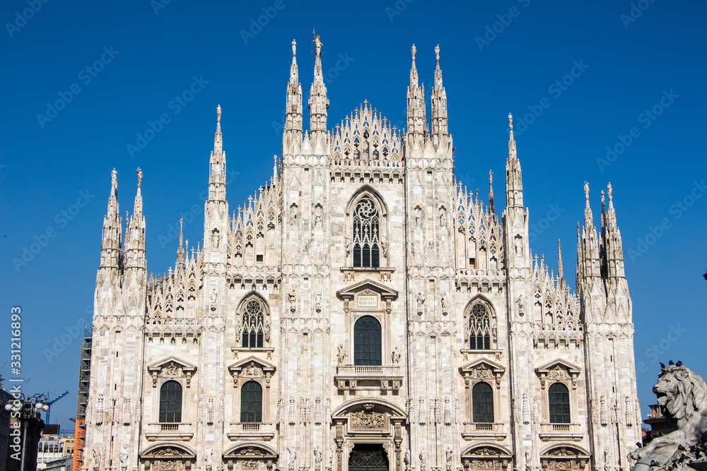 Duomo di milano blue sky architecture