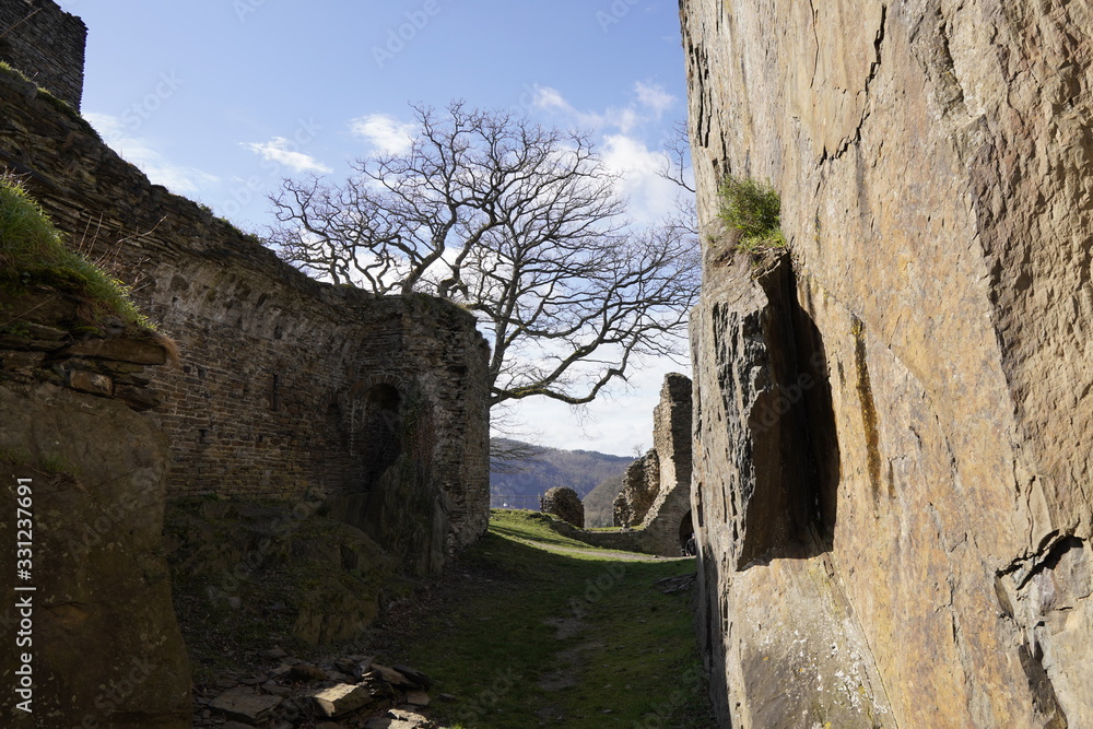 Burg Ruine Are 
