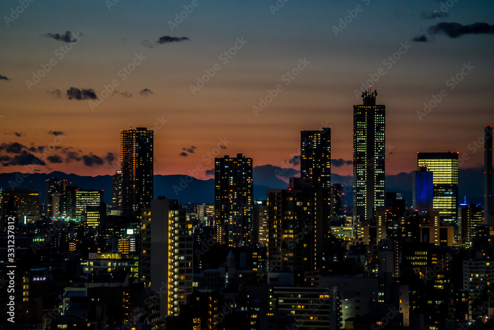 Obraz premium 日本 東京 池袋 都市風景 夕焼け 夜景