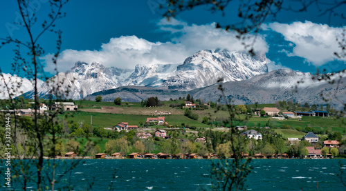 Lac de Pelleautier près de Gap, France photo