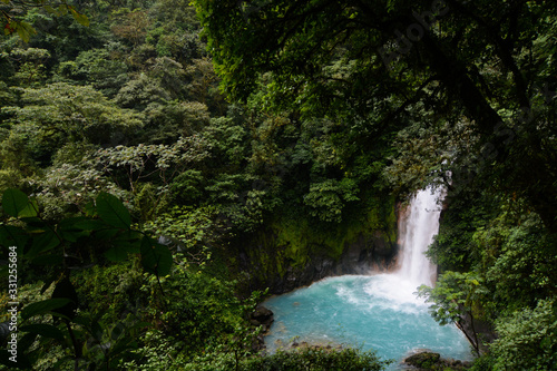 Cascata di rio celeste nel parco nazionale Tenorio  Costa rica