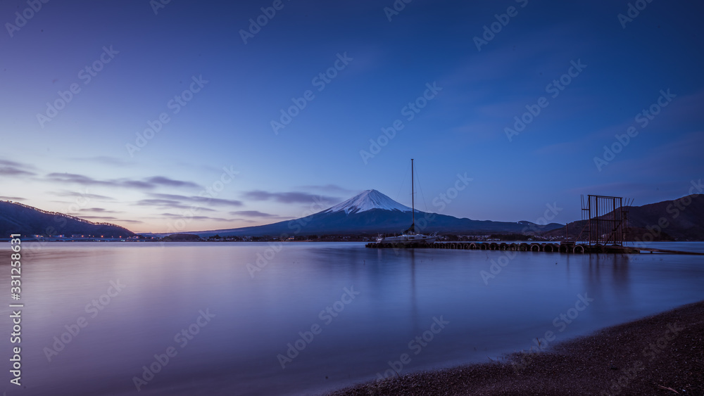 Lake Fuji Mountain View Background