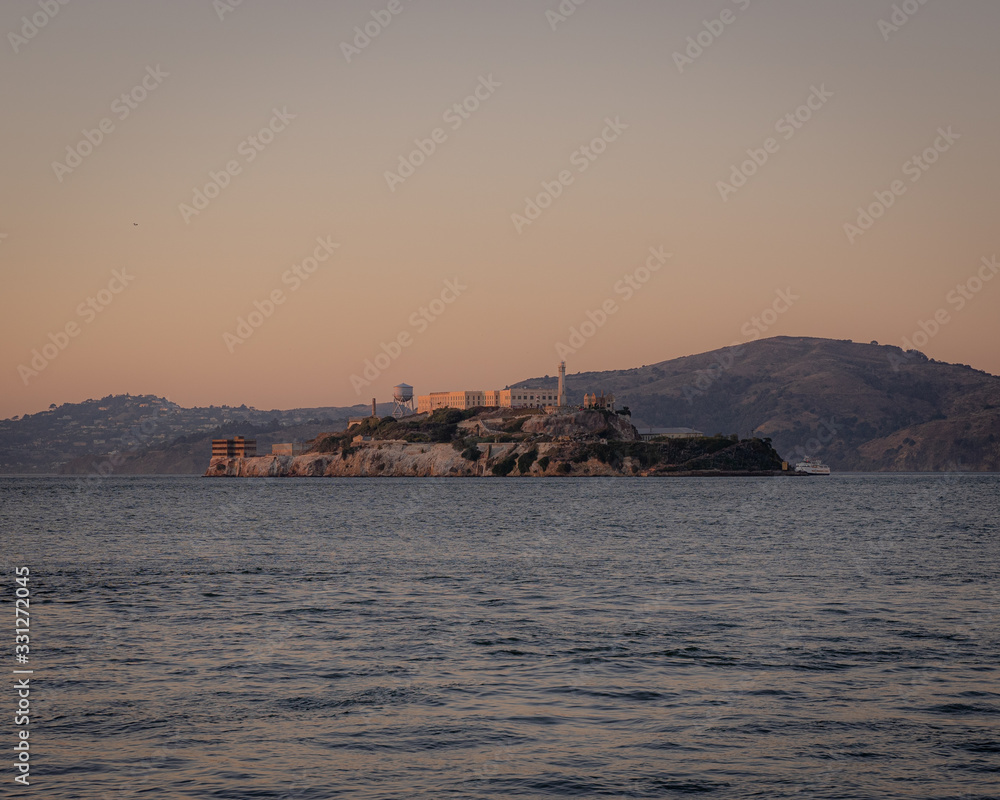 Fototapeta premium Prision de Alcatraz al atardecer isla