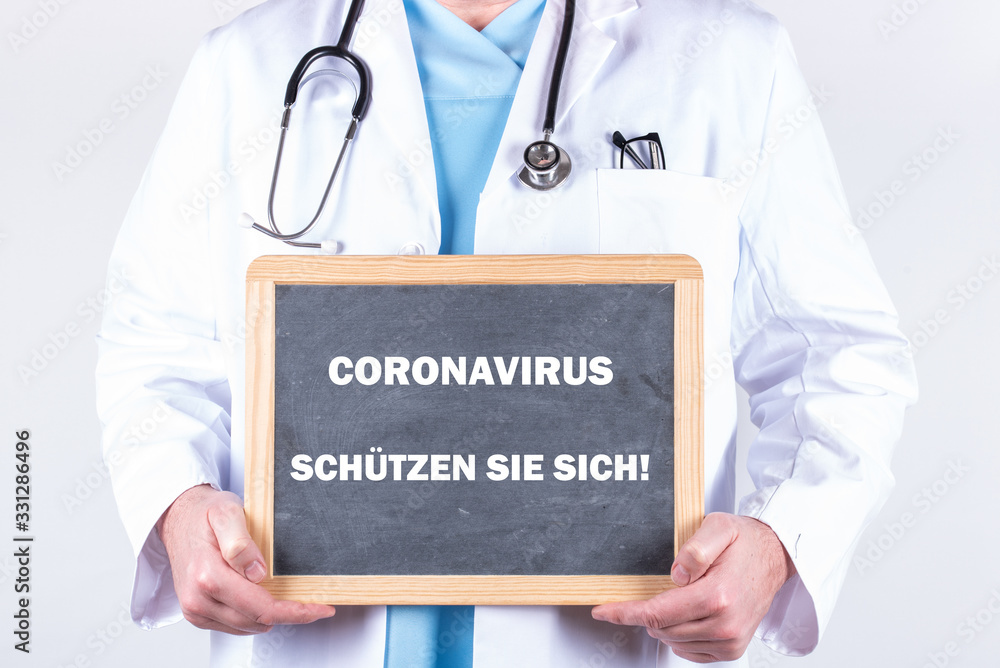 Arzt mit einer Tafel Coronavirus Schützen Sie sich Arzt mit einer Tafel Coronavirus Schützen Sie sich