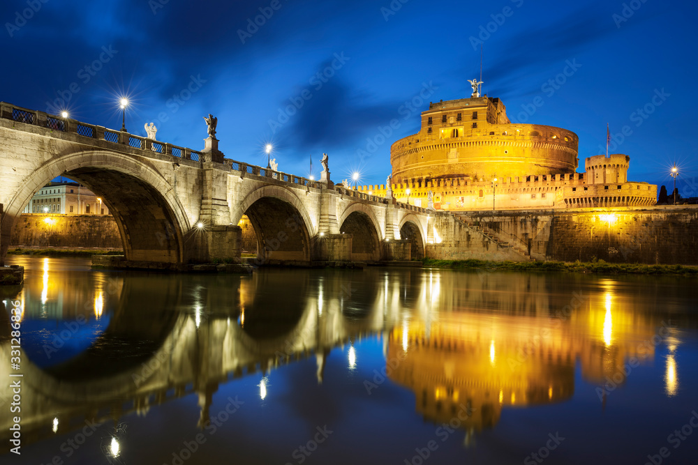 Famous bridge in Roma by night
