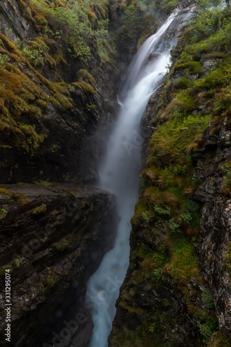 Fototapeta Naklejka Na Ścianę i Meble -  'silver' waterfall in Abisko