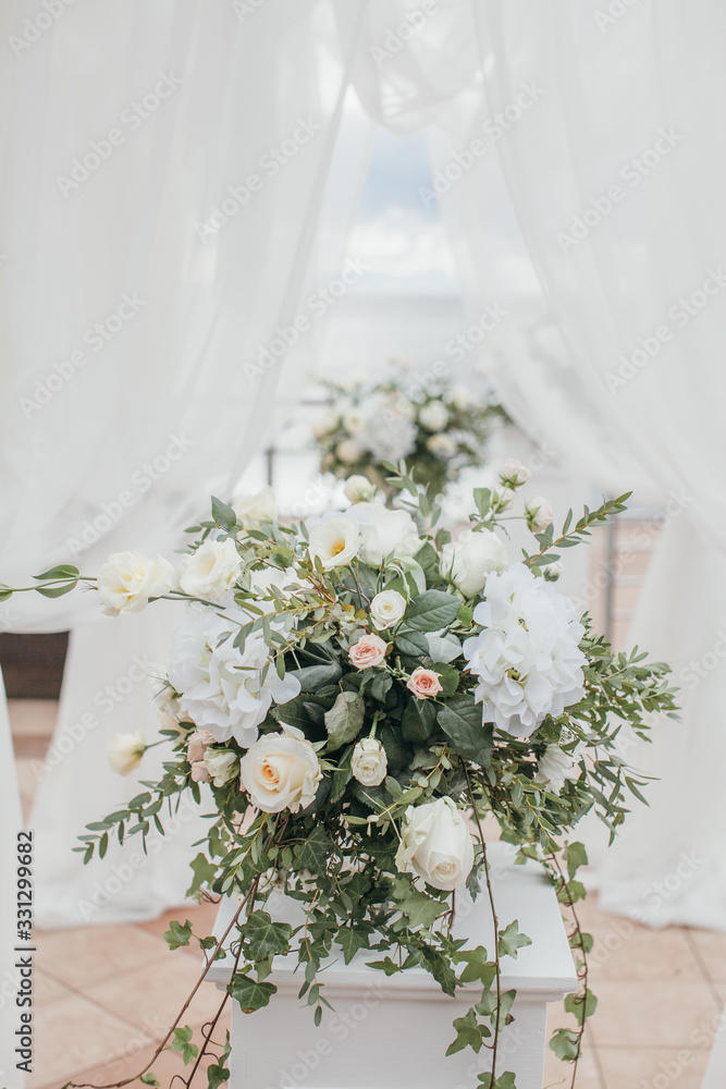 White Floral Wedding Decoration White Floral Wedding Decoration