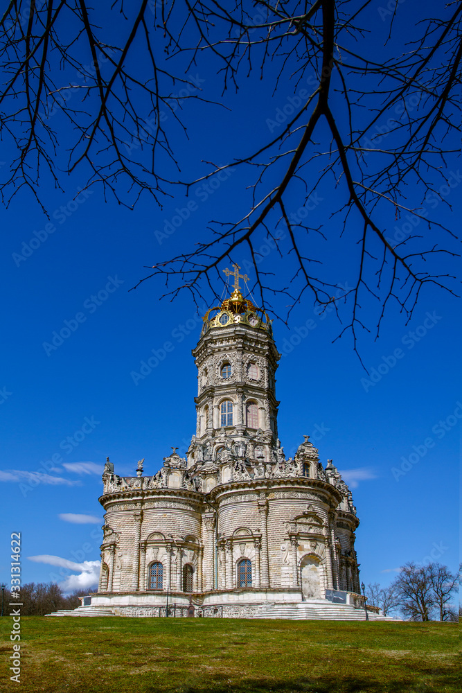 Φωτογραφία The Church of Holy Virgin in Dubrovitsy,Orthodox church in honor of the Mother of God The Sign