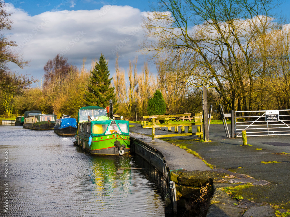 Φωτογραφία Saltersforth Moorings on the Leeds Liverpool Canal on the border of Lanasire and