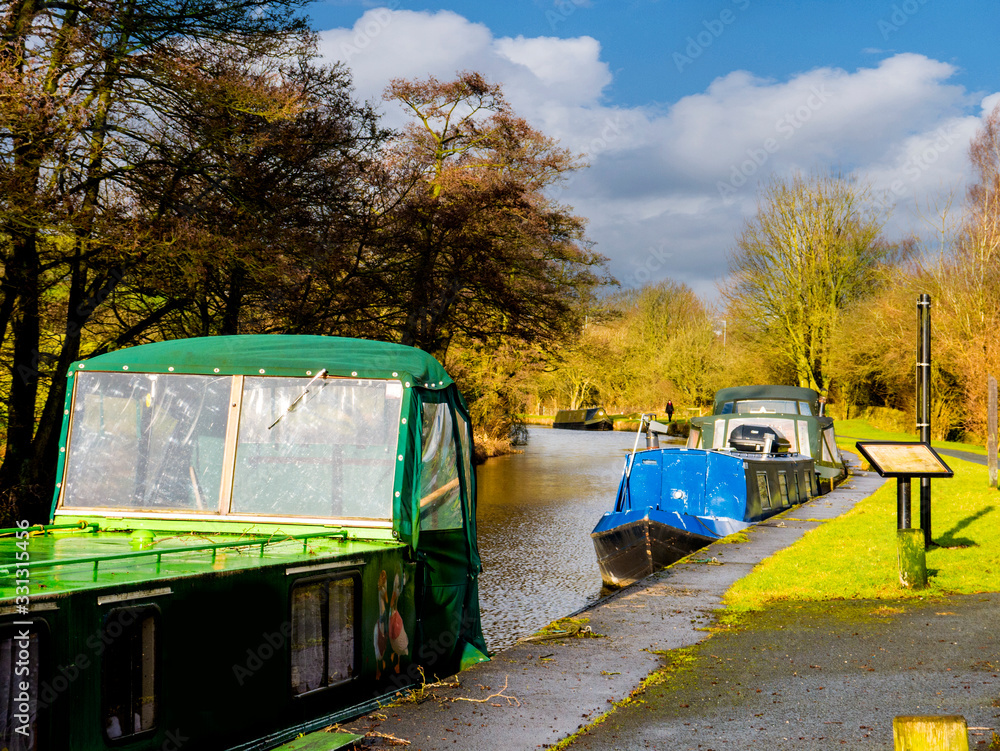 Φωτογραφία Saltersforth Moorings on the Leeds Liverpool Canal on the border of Lanasire and