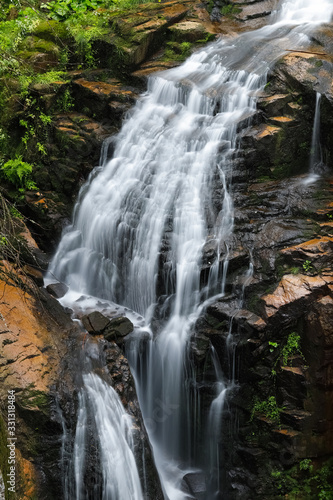 Fototapeta Naklejka Na Ścianę i Meble -  Górski wodospad w Karpatach