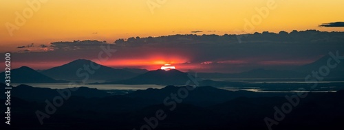Tableau sur toile Wide angle shot of the sunset in El Salvador
