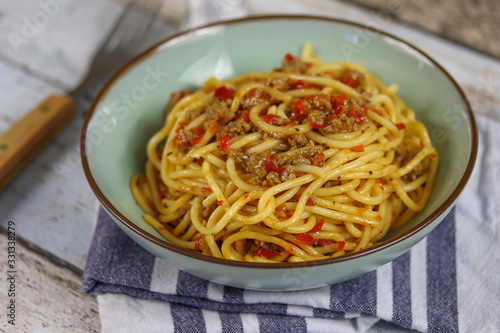 assiette de spaghetti au boeuf et poivron