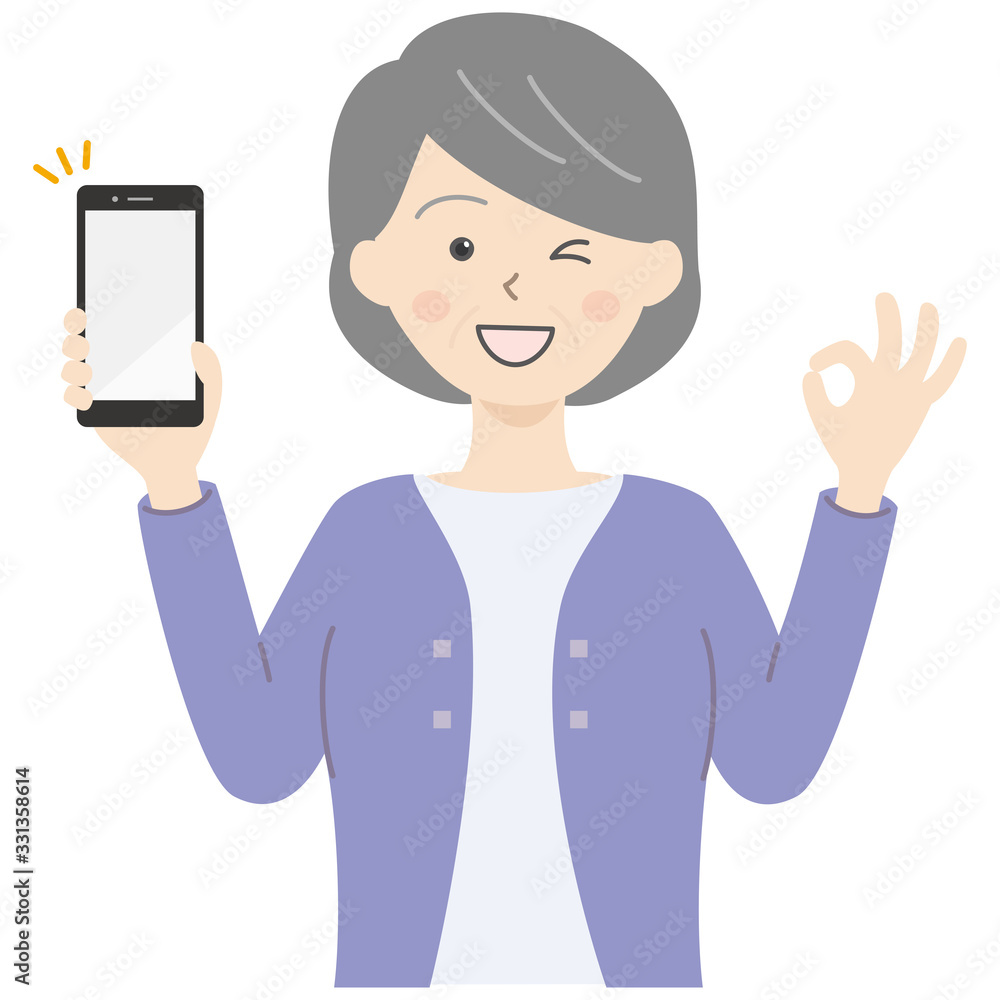 スマホを持ってオッケーしてる高齢女性 スマホを持ってオッケーしてる高齢女性