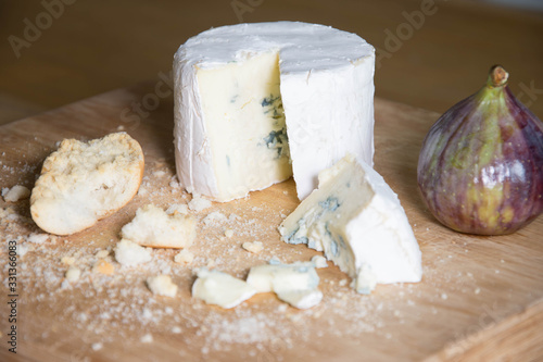 Fotografie Fromage et miettes de pain