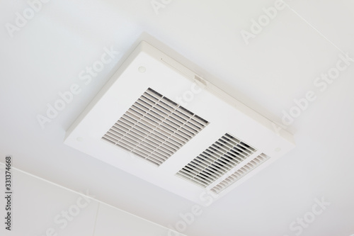 浴室換気暖房乾燥機